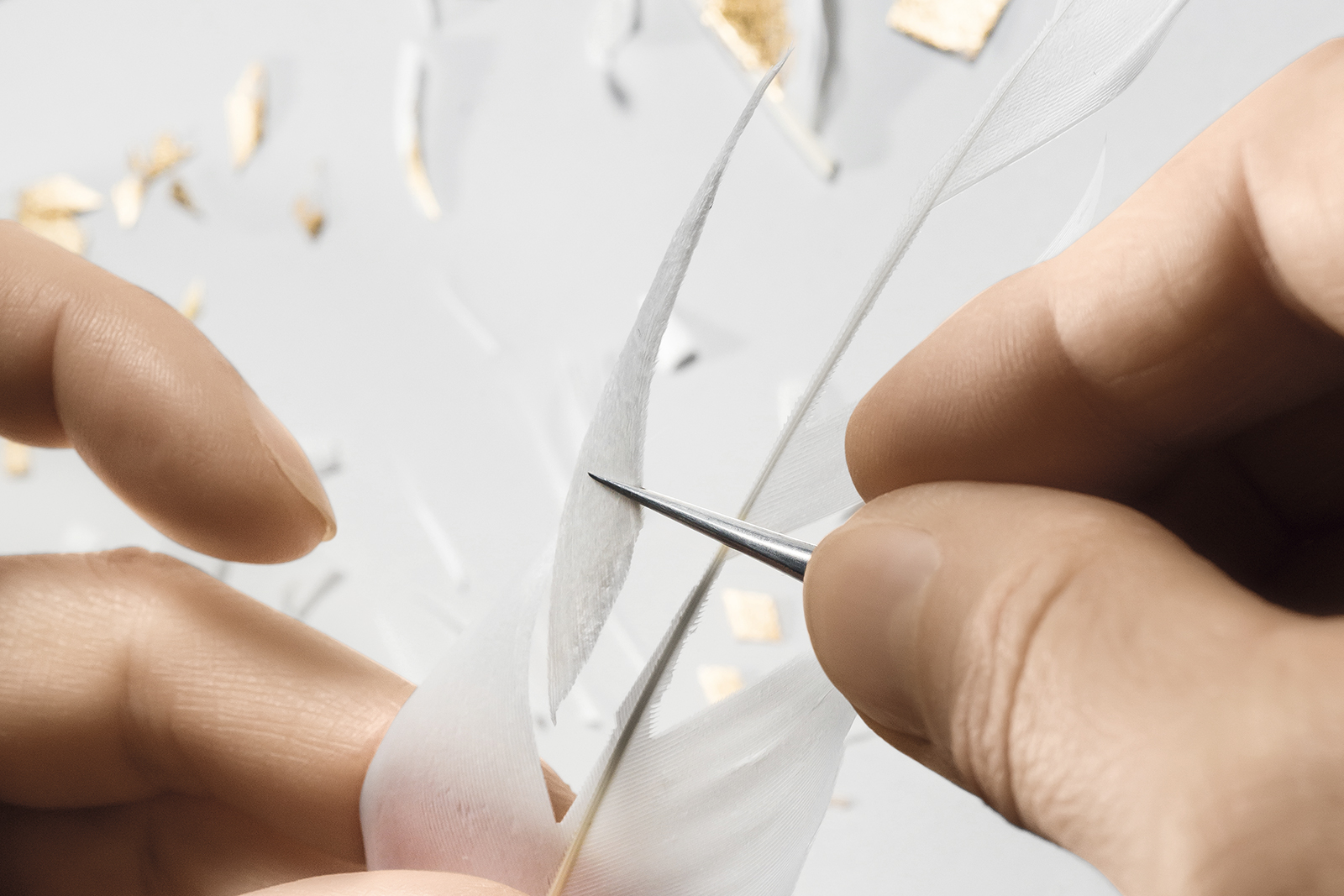  Creation of the Piaget ‘Golden Sunlight’ cuff from the ‘Warming Lights’ line with diamonds and feather marquetry in yellow gold 