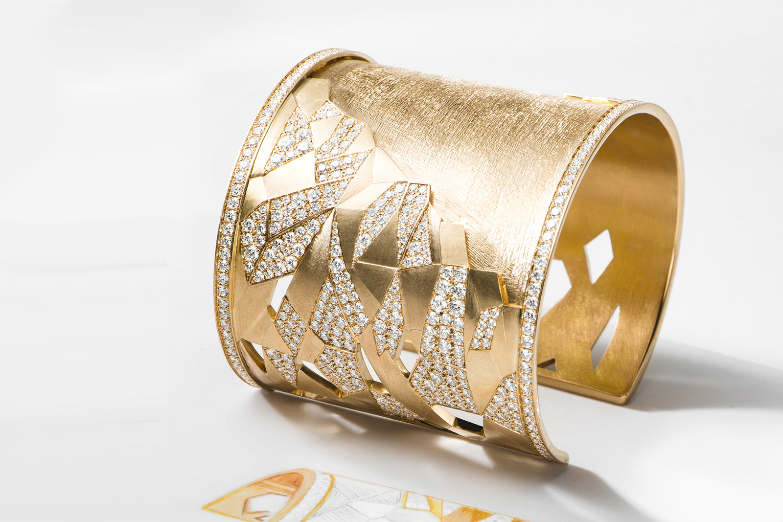  Creation of the Piaget ‘Golden Sunlight’ cuff from the ‘Warming Lights’ line with diamonds and feather marquetry in yellow gold 
