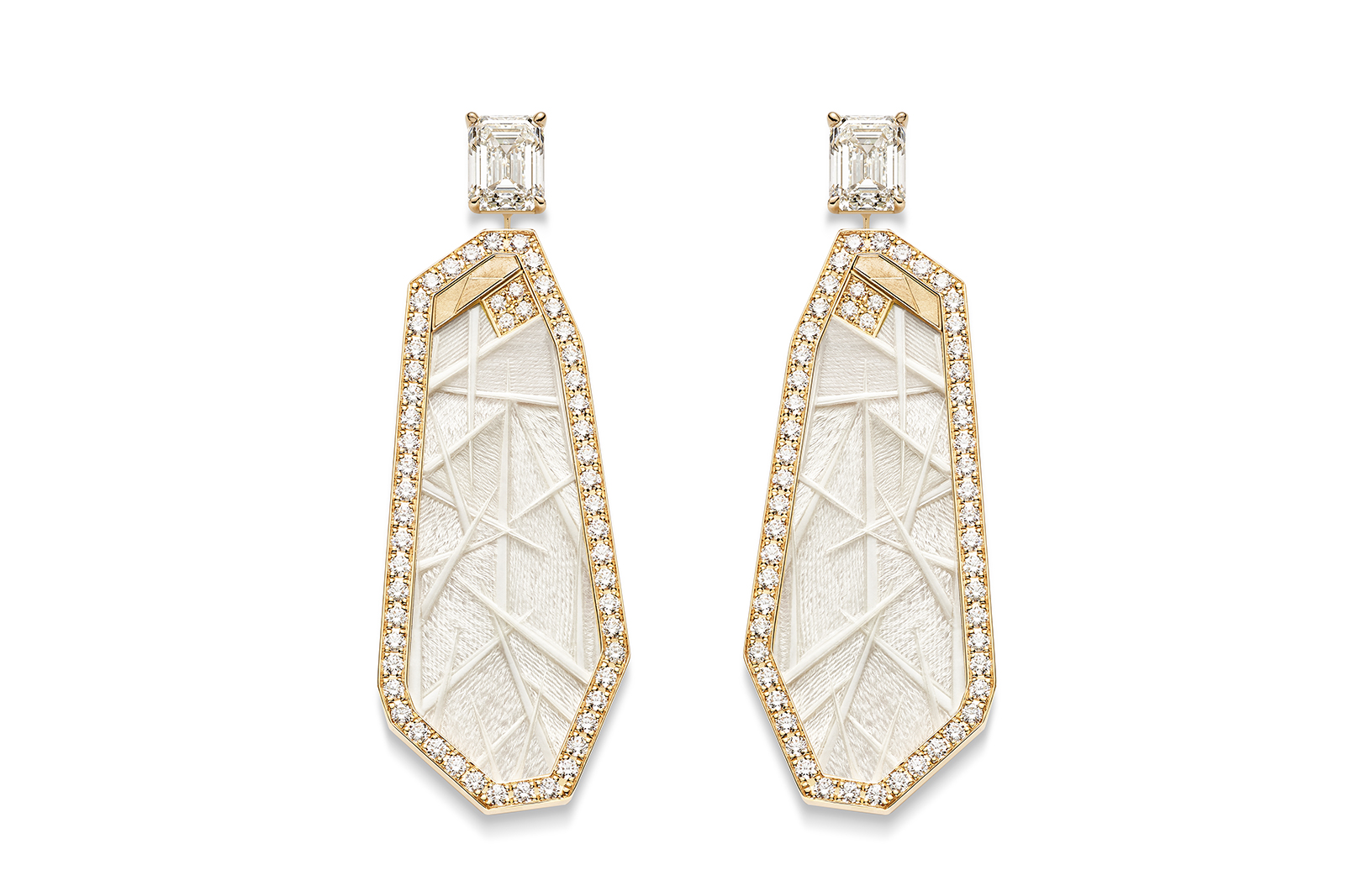  Piaget transformable ‘Golden Sunlight’ earrings from the ‘Warming Lights’ line with diamonds and feather marquetry in yellow gold 