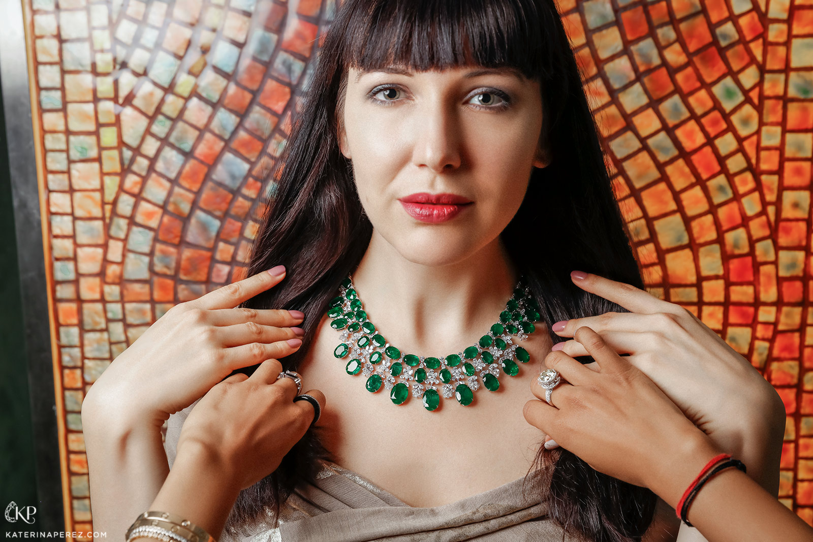 Kamyen high jewellery necklace with emeralds and diamonds