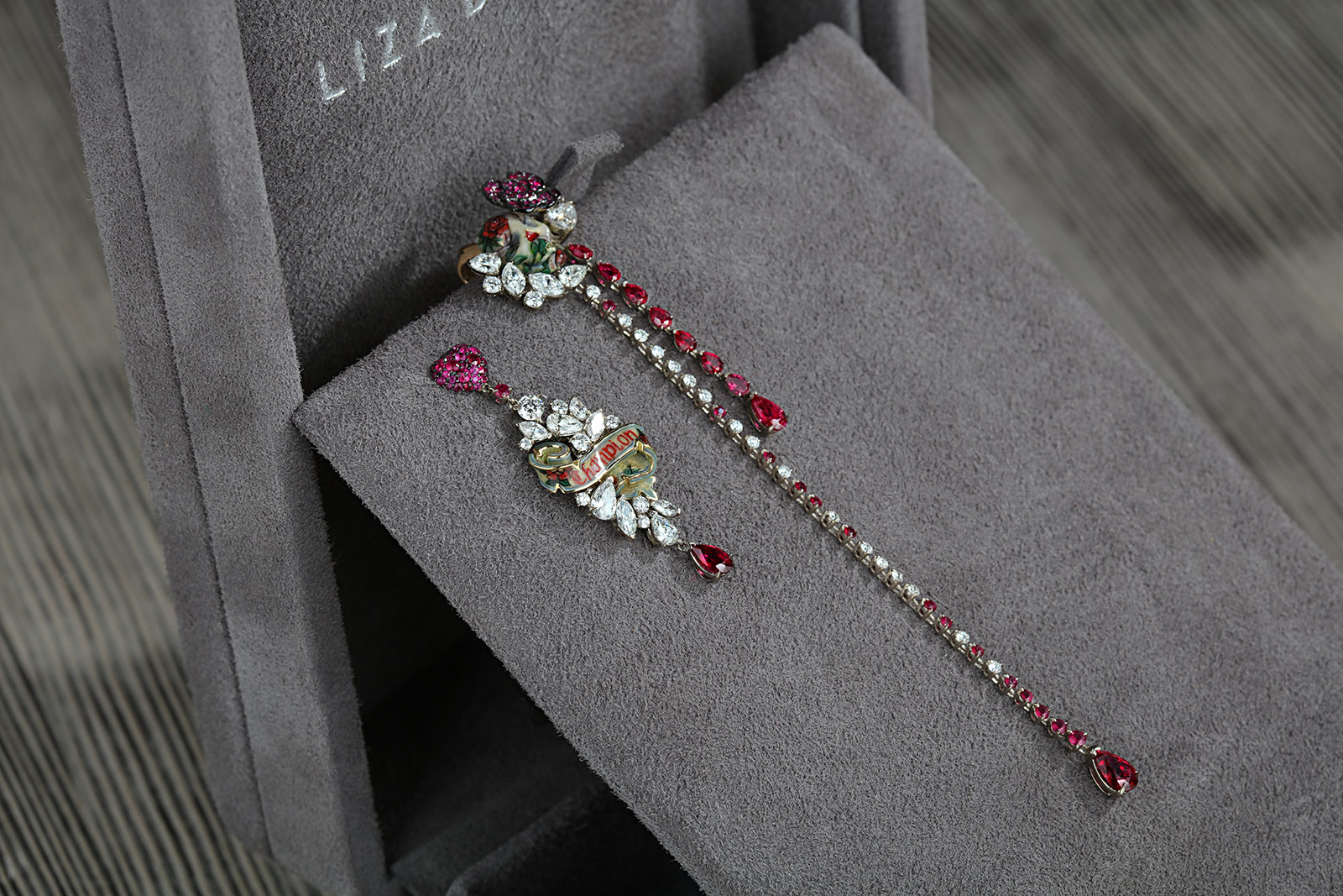 Асимметричные серьги Liza Borzaya из коллекции Get Inked!