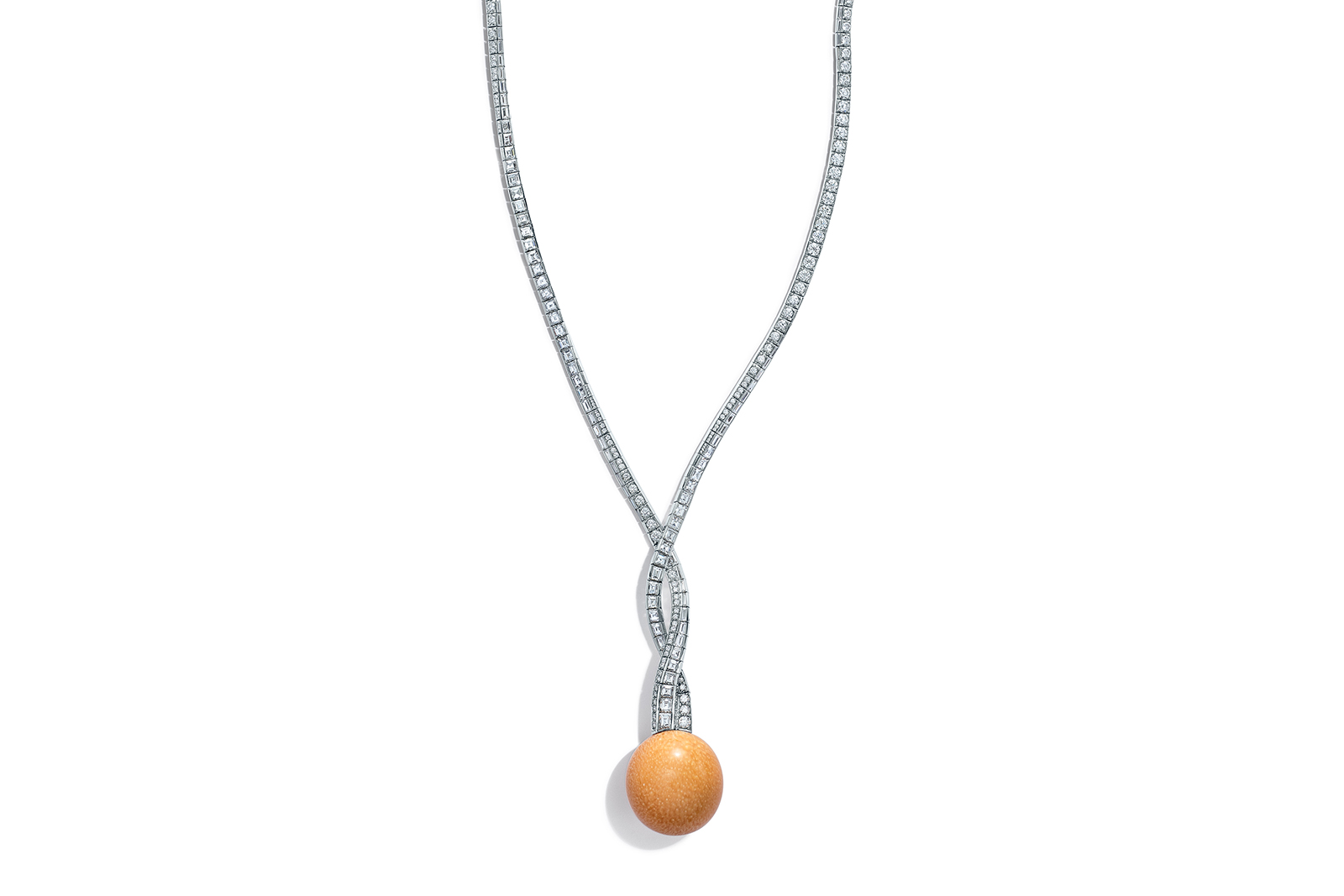  Pendant in platinum with a Melo Melo Pearl of over 109 carats with round and cushion-cut diamonds, over 28 total carats