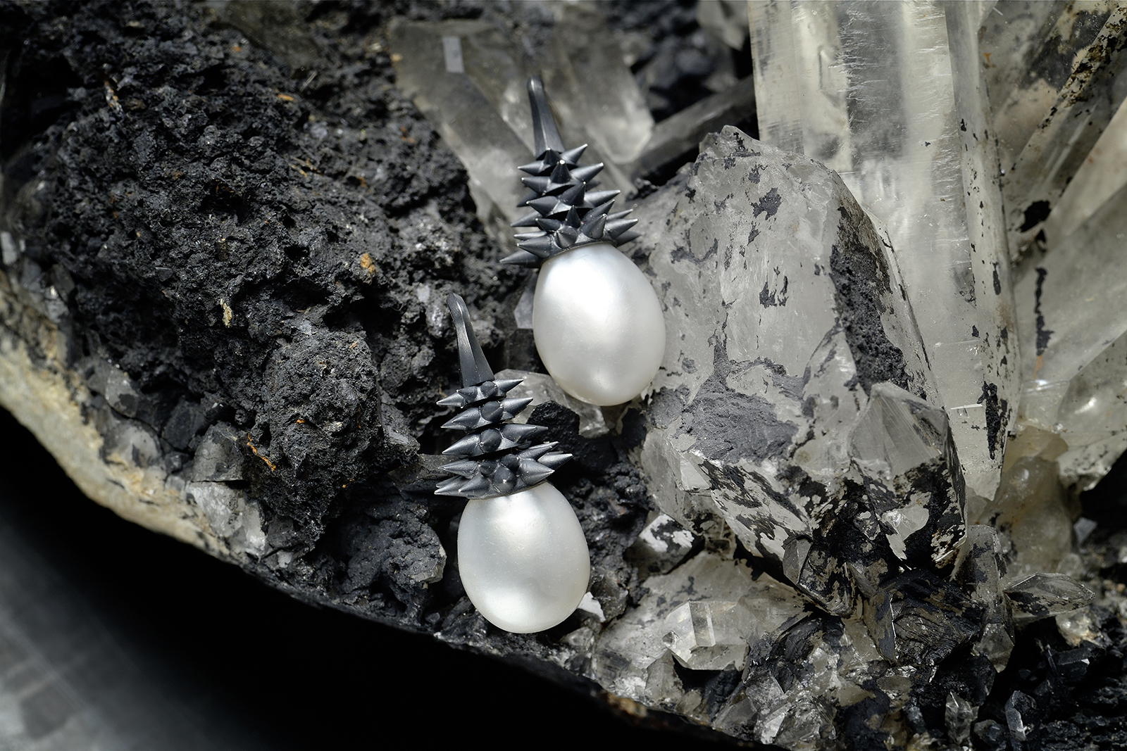 Hemmerle earrings with pearls, white gold, silver. Images courtesy of Hemmerle