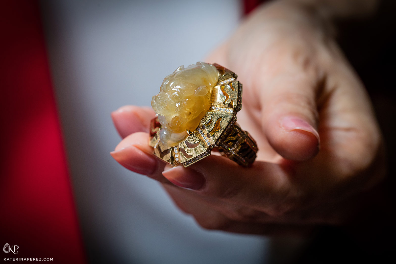  DAWN jewellery ring with carved orange jade, diamonds and sapphires in guilloché enamel and 18k red gold