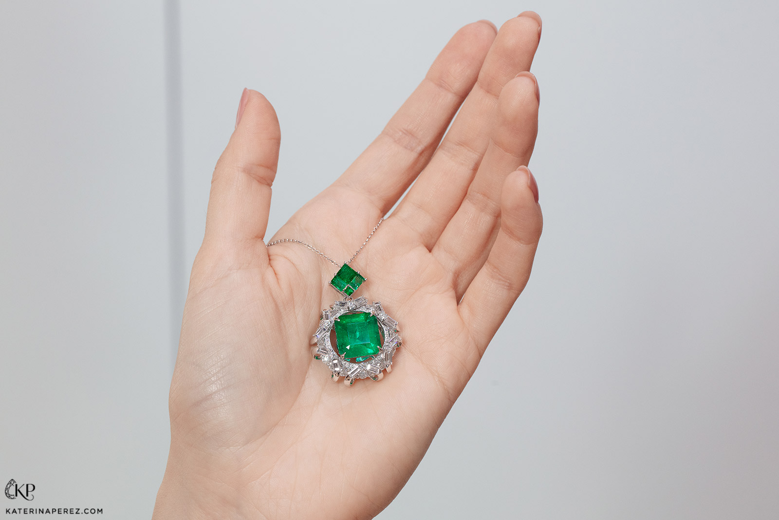  Sunita Nahata 'Regalia' collection pendant with 8.92ct central Colombian emerald, 1.27ct accenting emeralds and 4.13ct diamonds in 18k white gold 