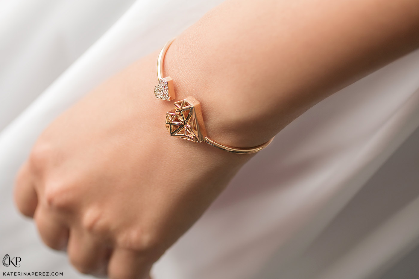 VMAR bangle with diamonds in 18k gold 