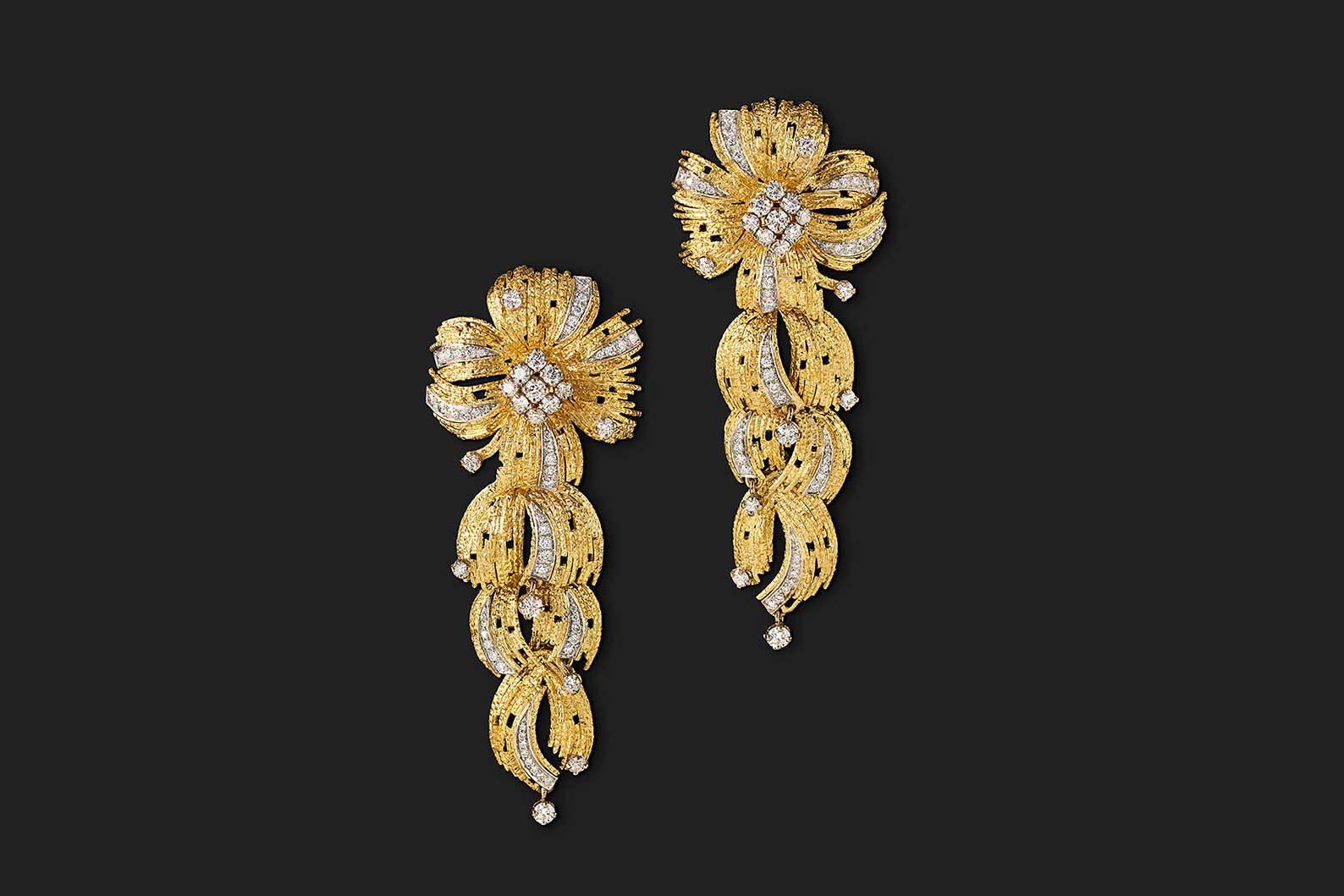 Grima en tremblant brooch with diamonds and 18k yellow gold