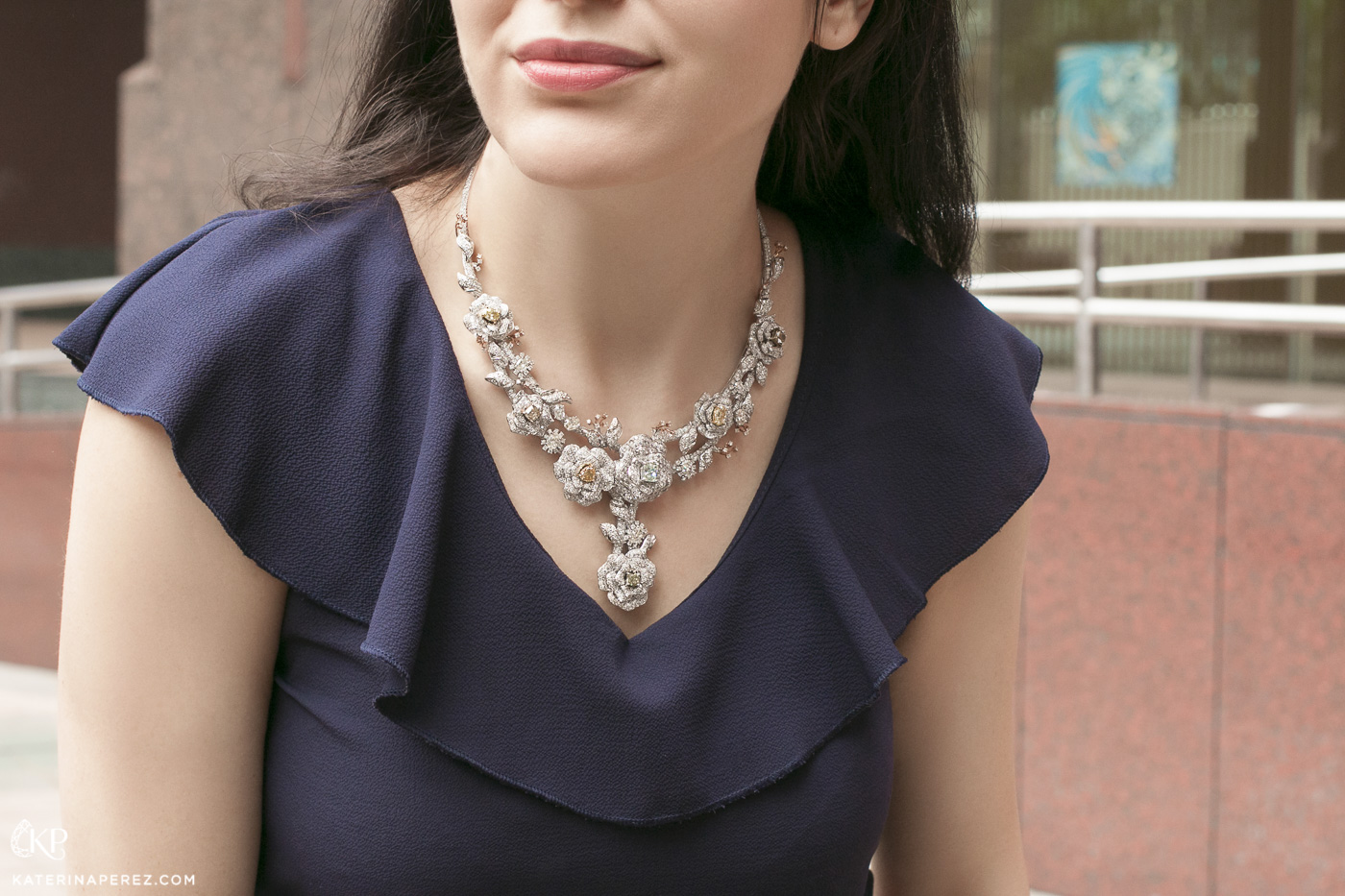 Yuli Jewellery necklace in fancy coloured green, pink, orange, yellow, brownish pink, and yellow green diamonds, in a total of 2459 diamonds