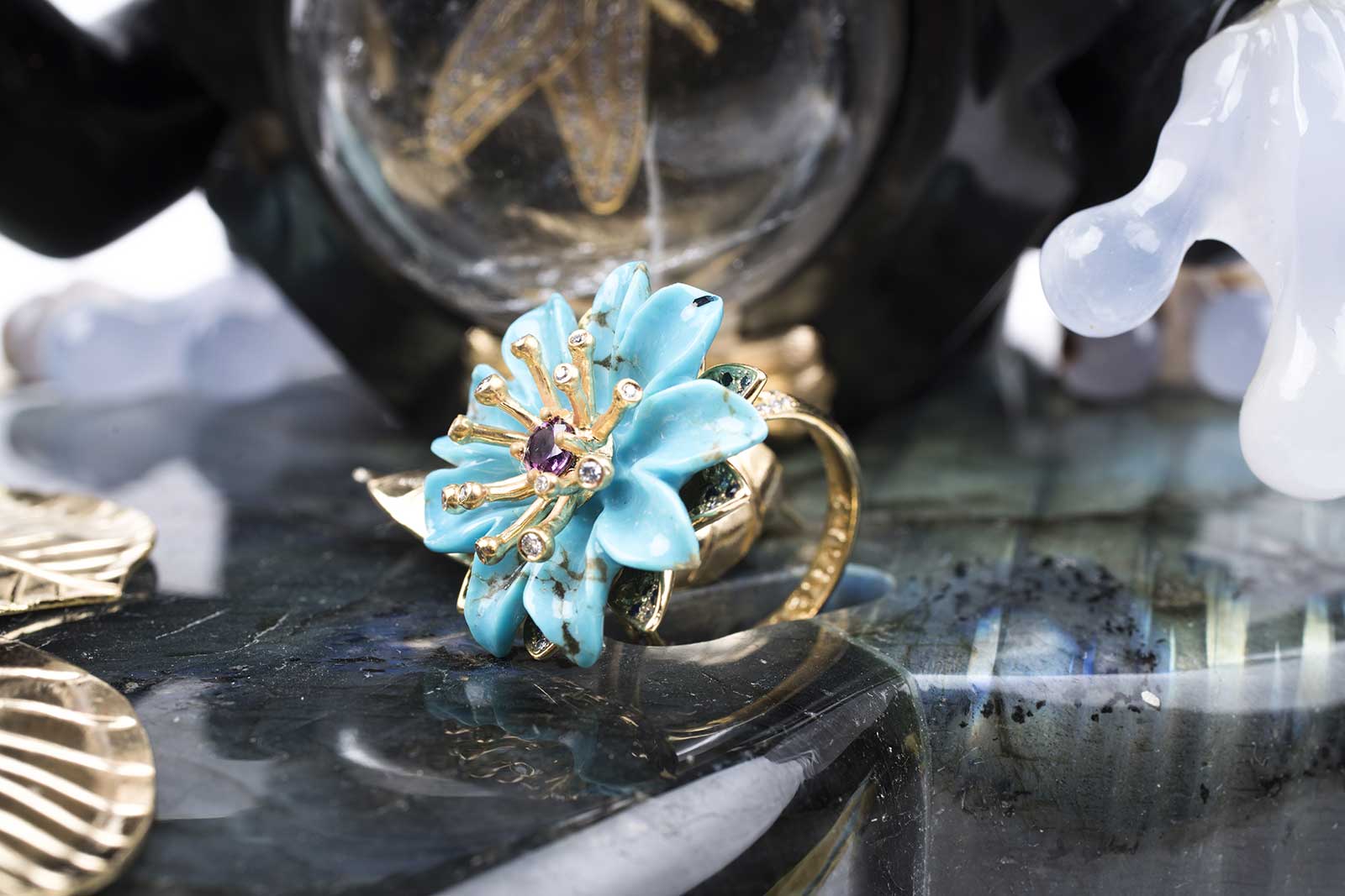  L’Aquart ‘Lily’ ring in turquoise, diamonds, amethyst and gold