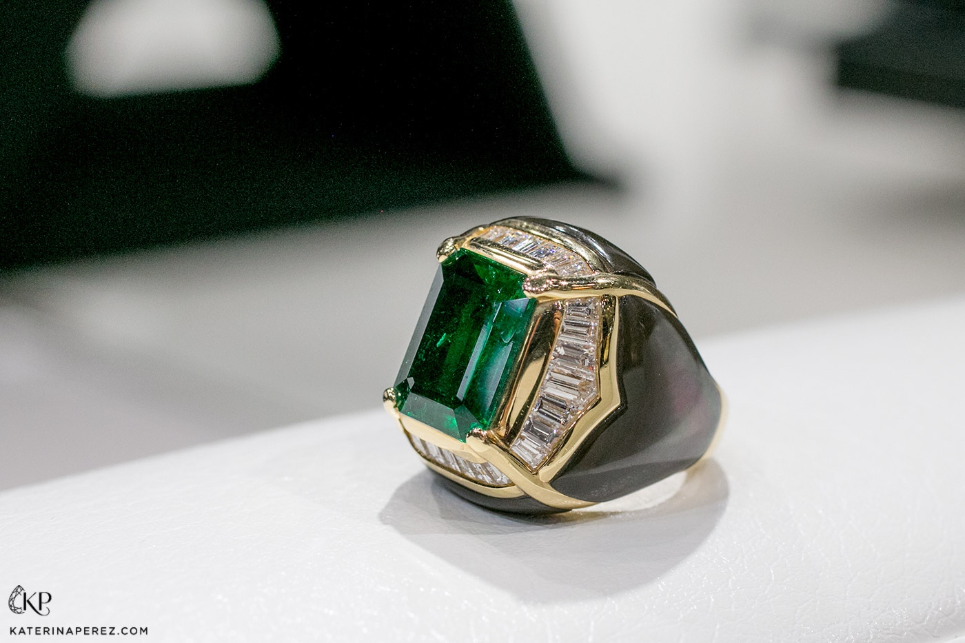  Veschetti cocktail ring with step cut emerald, diamonds and black mother of pearl inlay in yellow gold