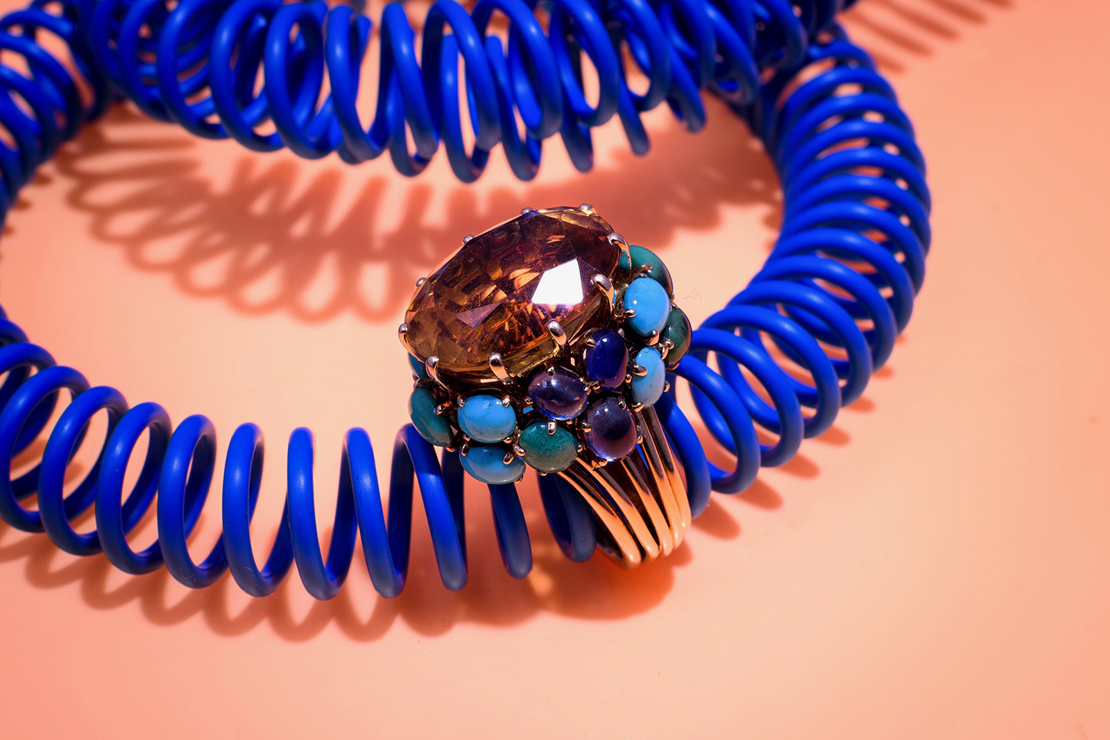  Second Pétale cocktail ring with oval cut citrine, turquoise and sapphire cabochons in 18k yellow gold