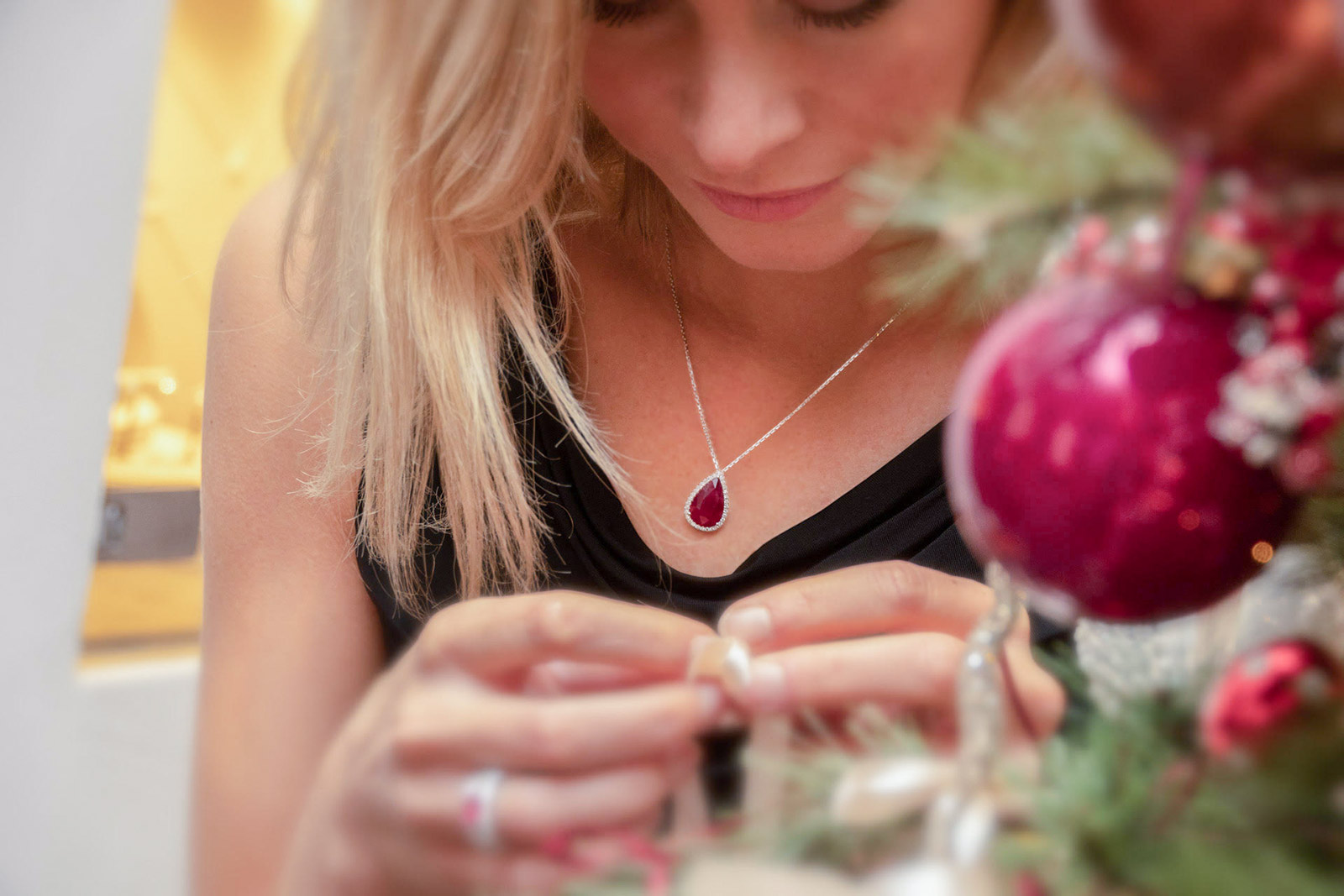 Hartmann's 7.36 cts Greenland ruby pendant