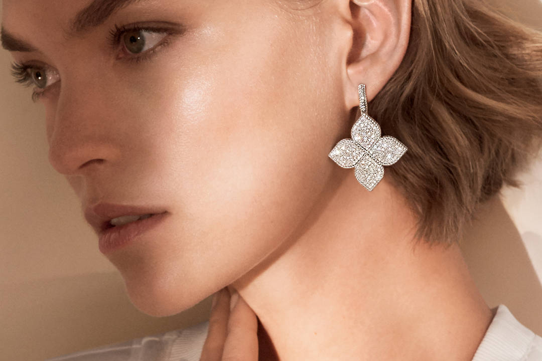 Roberto Coin earrings from the 'Princess Flower' collection with diamonds in 18k white gold
