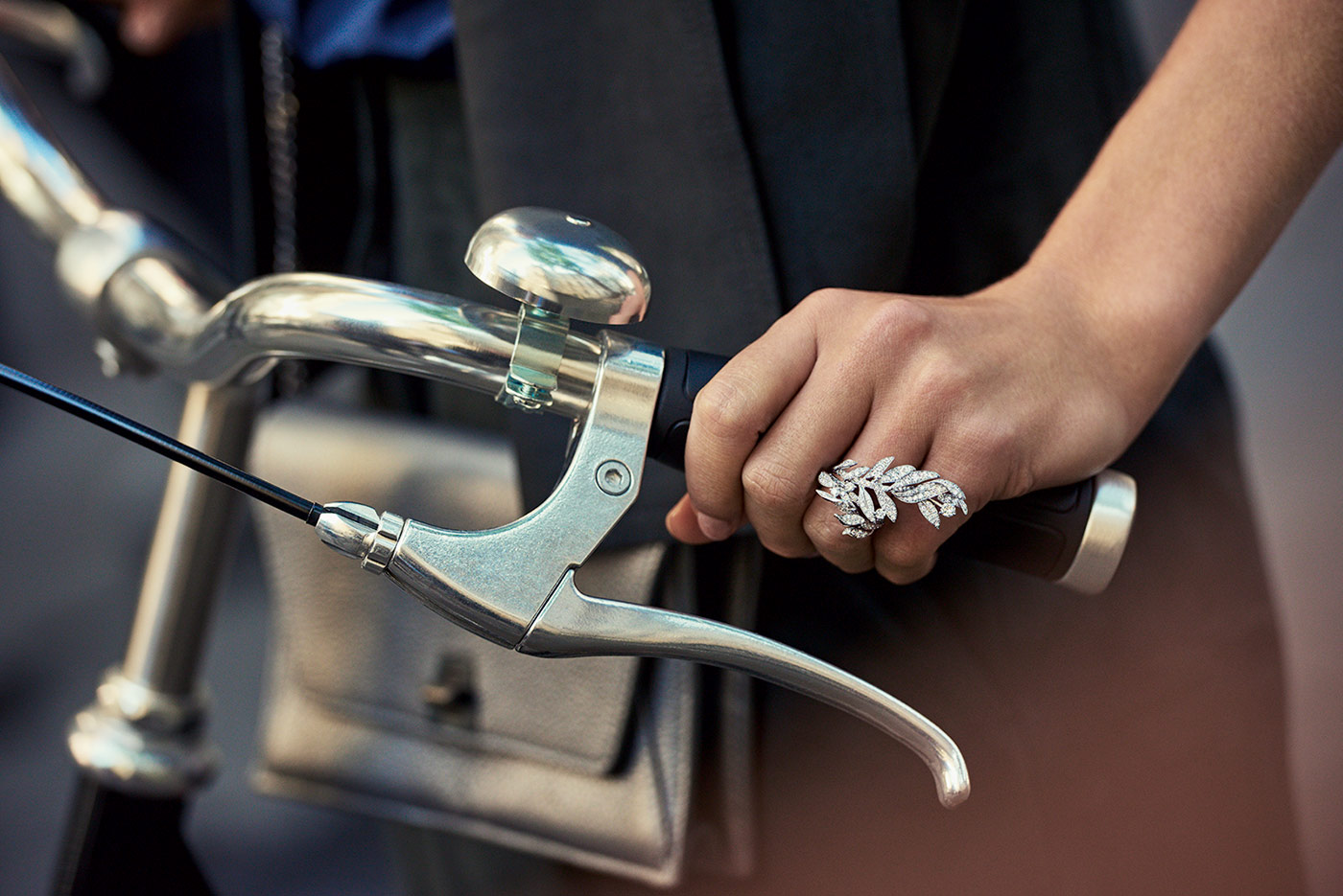  Chaumet 'Laurier' ring with 2.5ct diamonds in 18k white gold
