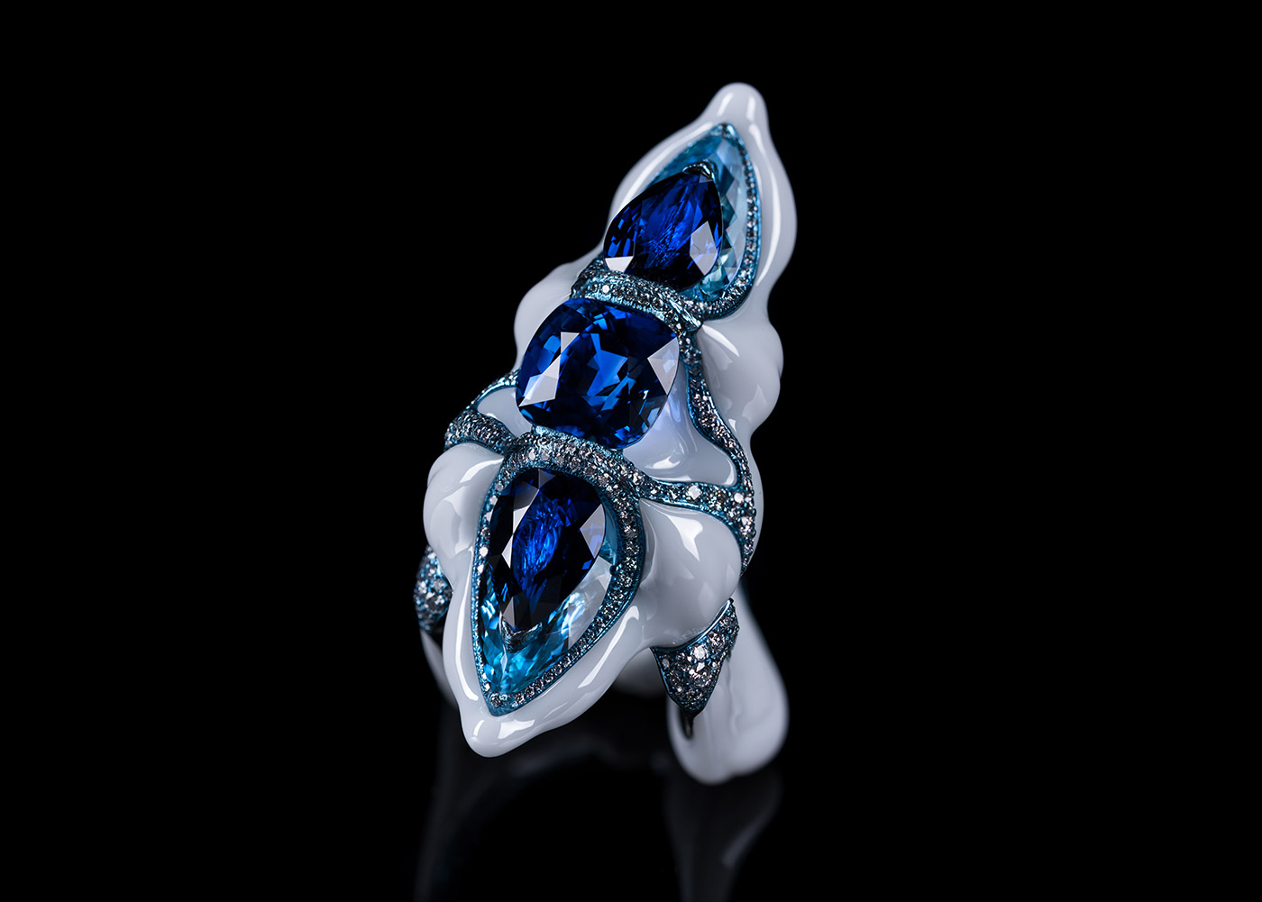 Wallace Chan ‘A New Generation’ ring with sapphires of 6.303ct, 3.24ct and 3.17ct alternately, aquamarine, diamond and sapphire in titanium and Wallace Chan Porcelain