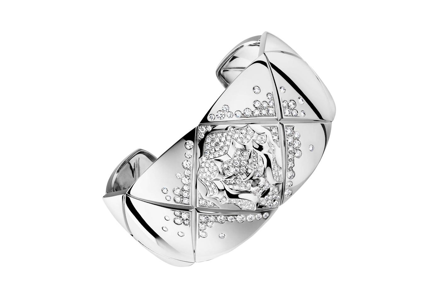  Chanel 'Coco Crush' cuff with diamonds in white gold
