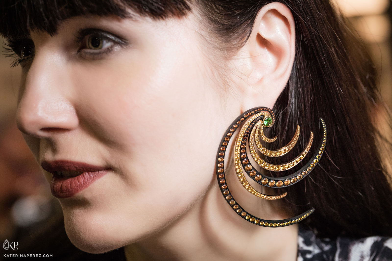 Emmanuel Tarpin earrings with tsavorites, garnets and yellow sapphires in red gold, yellow gold and aluminium