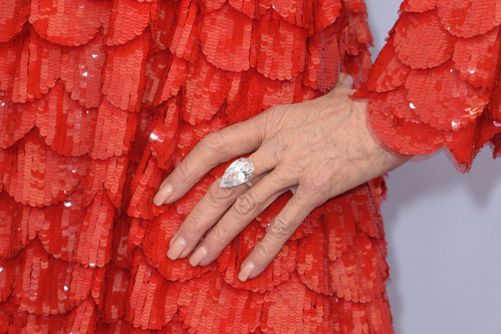  Jane Fonda wearing Gismondi1754 diamond ring and earrings at SAG awards 