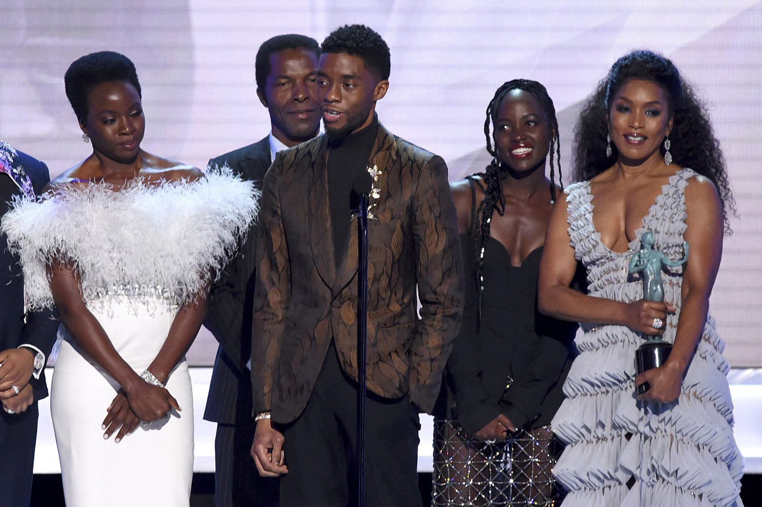  Chadwick Boseman wearing three diamond Tiffany & Co. brooches at SAG awards 2019