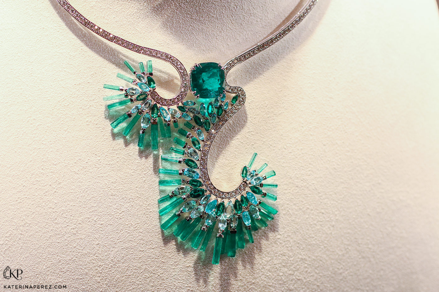  Piaget 'Sunlight Escape' collection 'Night Illusion' necklace with 10.76ct Colombian cushion cut emerald, emeralds and toumalines in 18k white gold