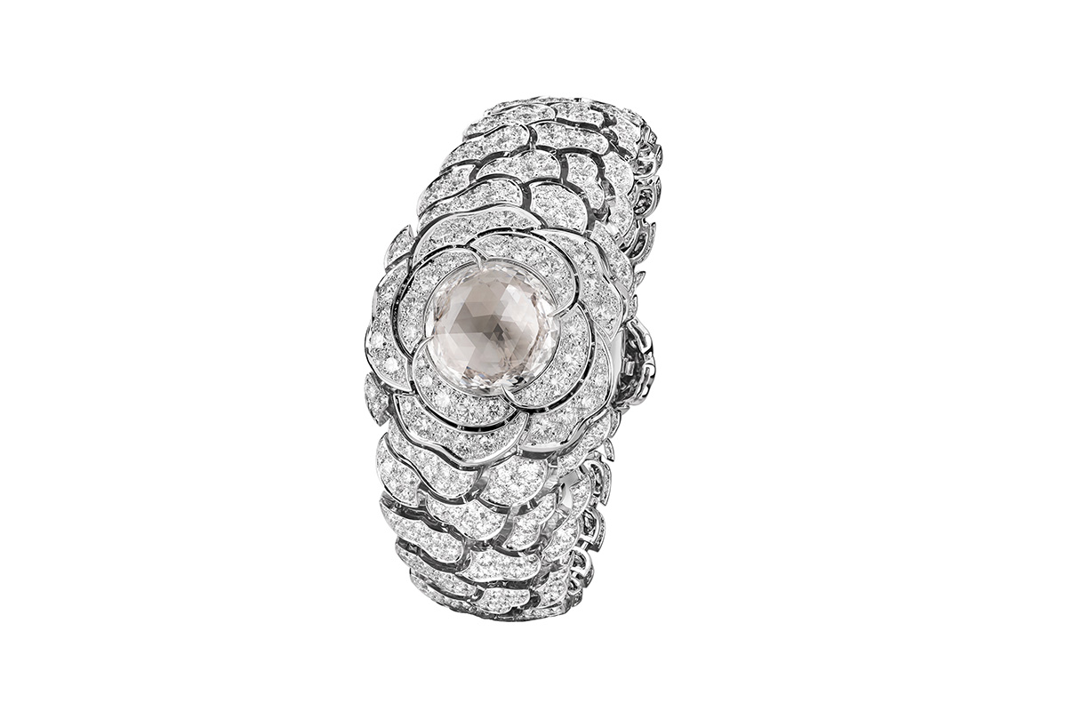  Chanel 'Éclat De Diamant' transformable watch, in white gold and diamonds. Detachable camellia motif may be worn as a brooch. The watch may then be worn without a motif