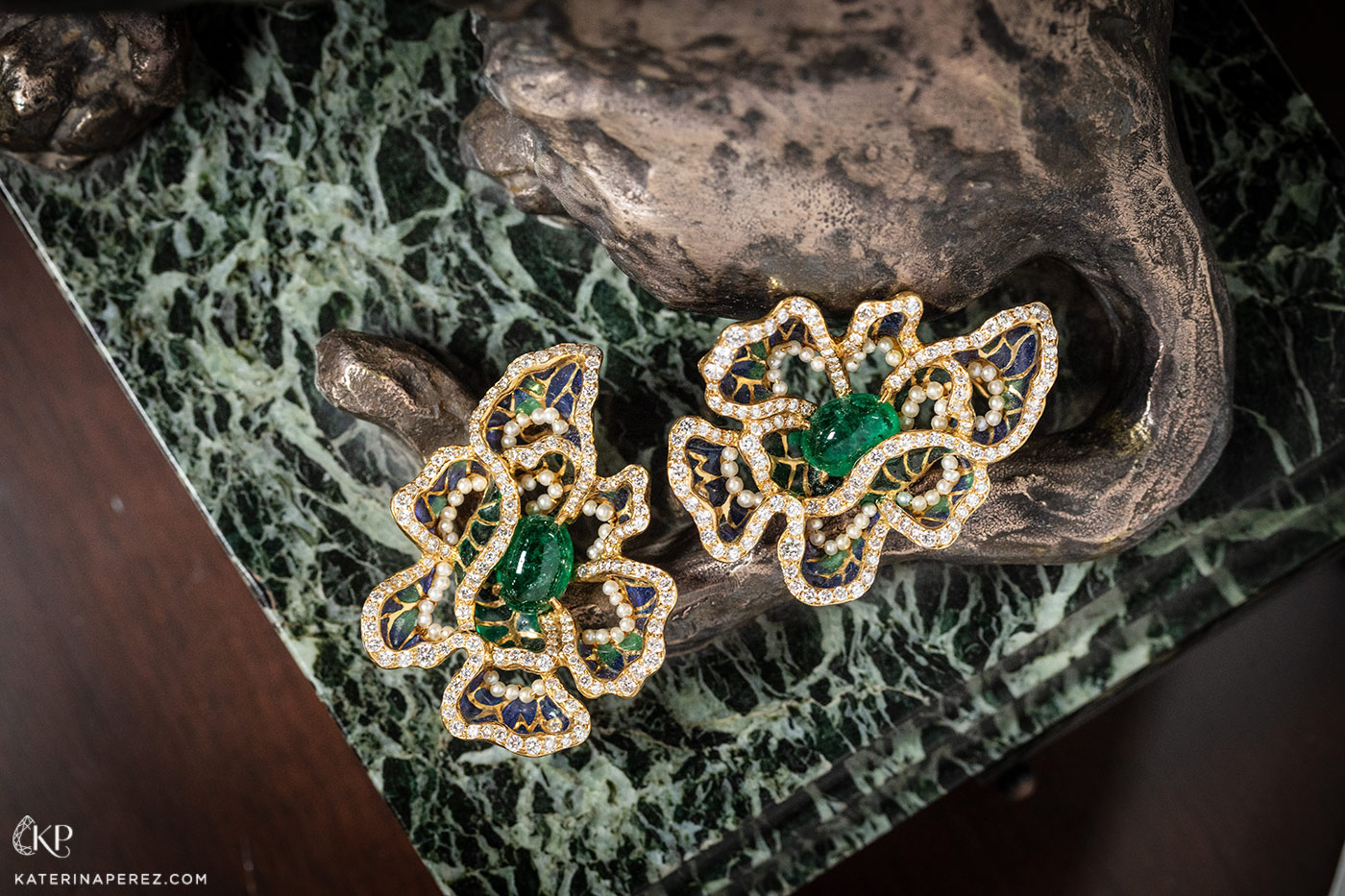  Masterstrokes 'Celebrating Gaudi' earrings with 6.53ct cabochon emeralds, Basra pearls, diamonds and plique-à-jour enamel in 18k yellow gold