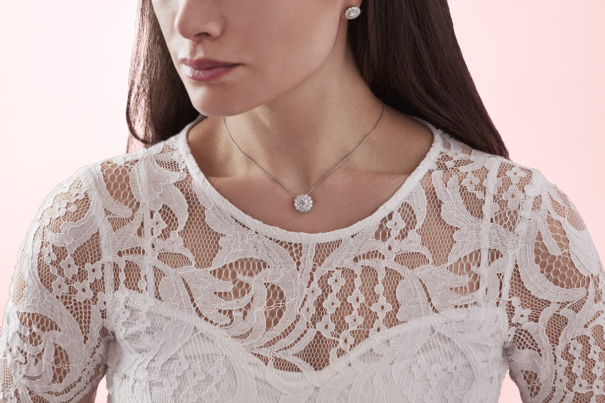  House of Garrard 'Harmony' double halo pendant and earrings with diamonds in white gold