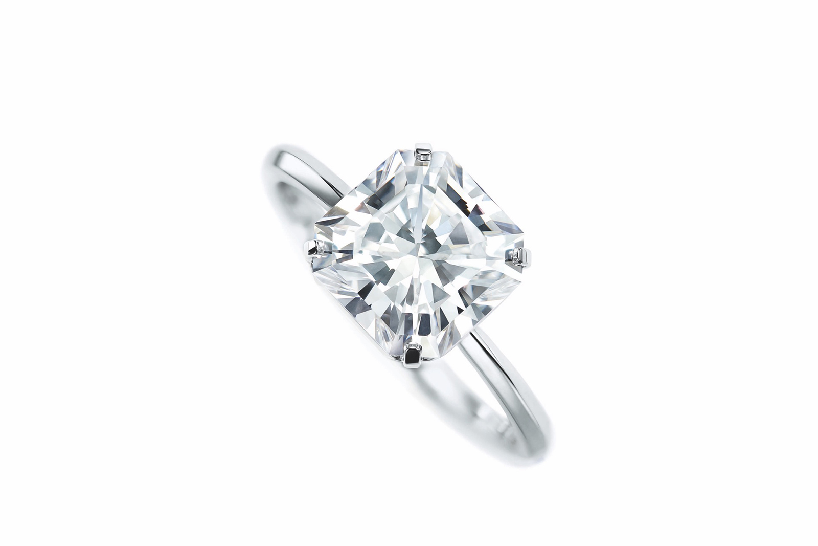  Tiffany&Co. 'True' collection engagement ring with uniquely cut diamond in white gold