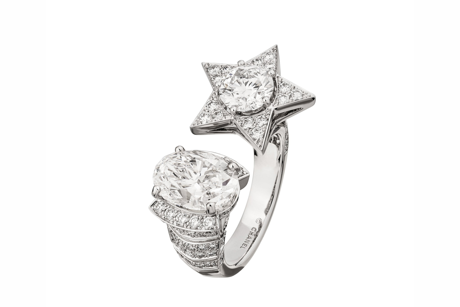  Chanel 'Comète' open ring with oval and brilliant cut diamonds in white gold