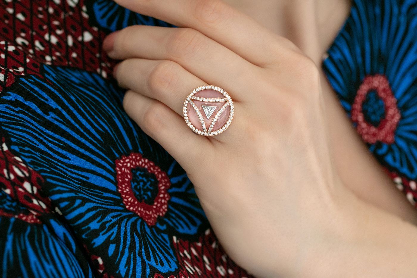 Maya Gemstones 'SONYA 2' ring with pink quartz and diamonds in 18K yellow gold