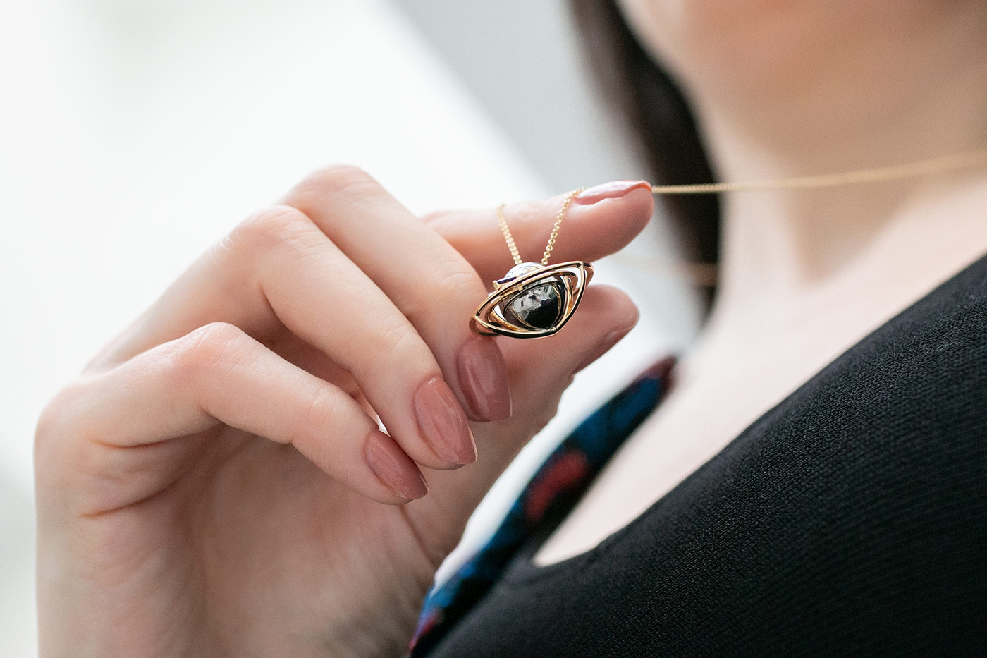  Maya Gemstones 'SATURN' necklace with triangle cut blue sapphire in 18K yellow gold and black rhodium silver