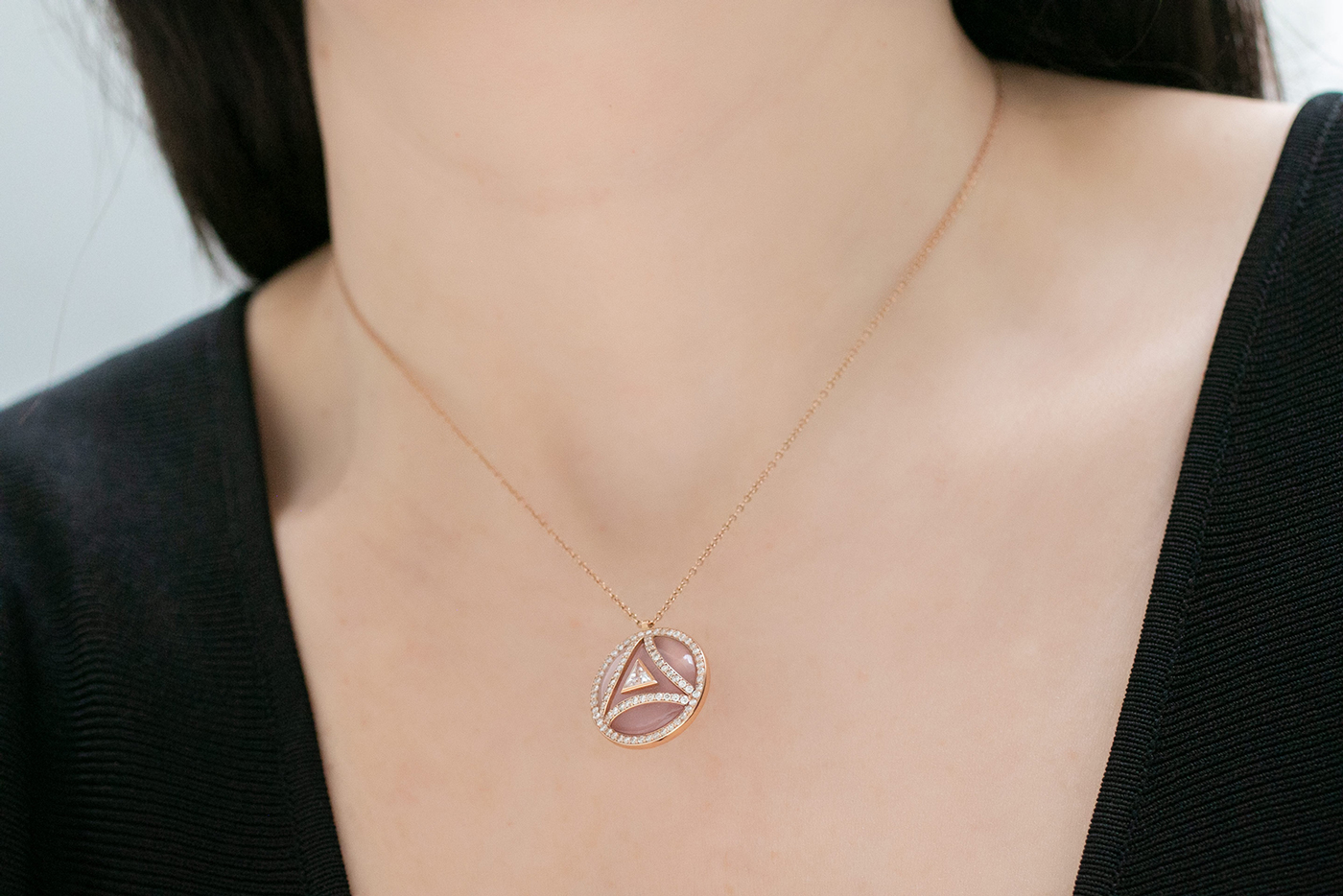  Maya Gemstones 'SONYA 1' necklace with pink quartz and diamonds in 18K yellow gold