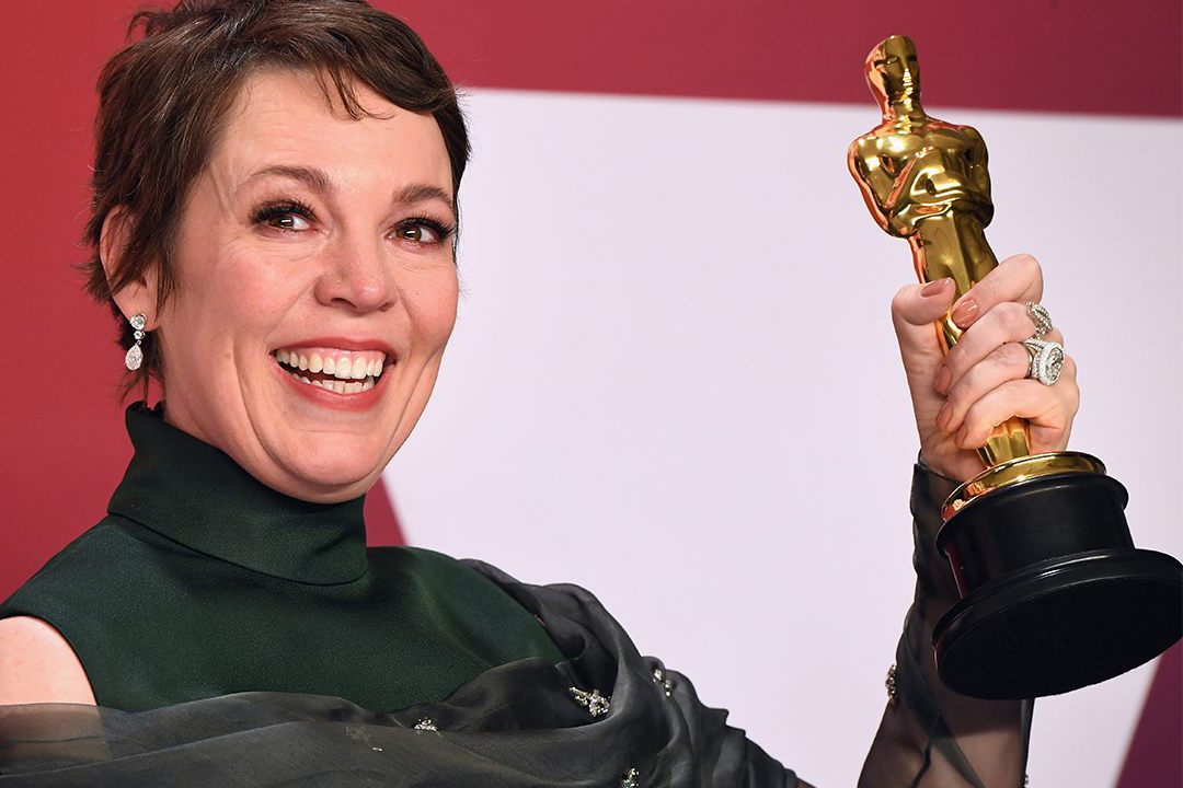 Olivia Coleman wearing Chopard pear cut diamond drop earrings and diamond rings