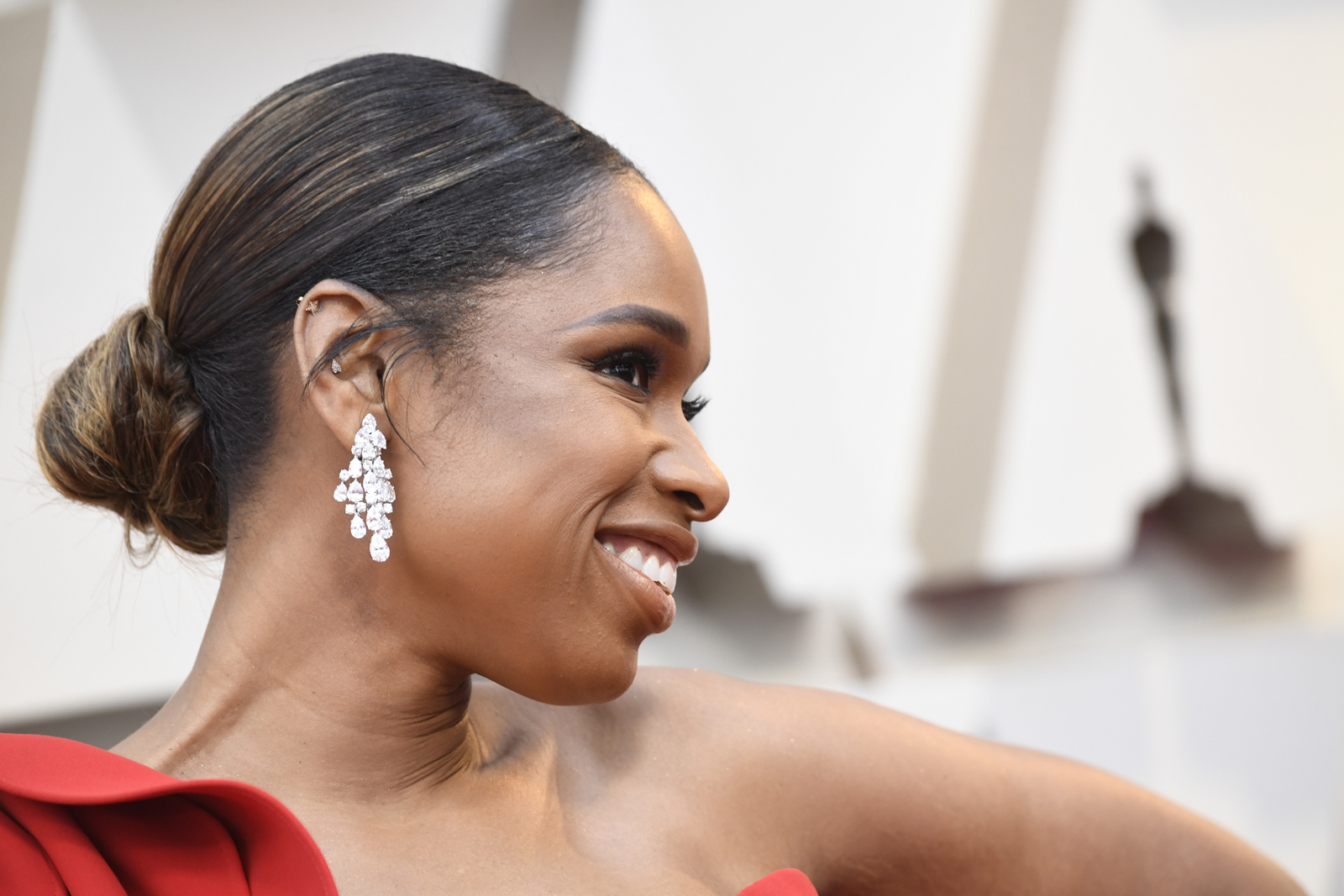 Jennifer Hudson wearing Harry Winston vintage earrings with pear and brilliant cut diamonds