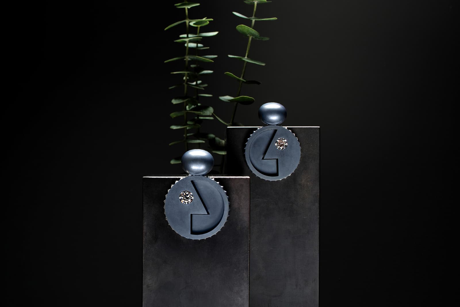 Hemmerle earrings with diamonds in blackened silver and white gold