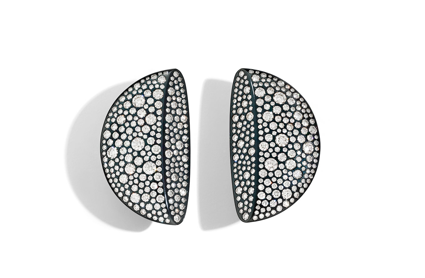  Vhernier 'Eclisse' earrings in gold with diamonds