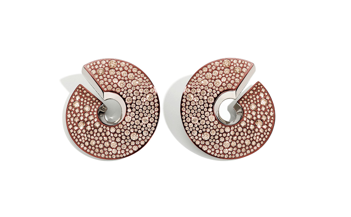  Vhernier 'Verso' earrings in gold with brown diamonds