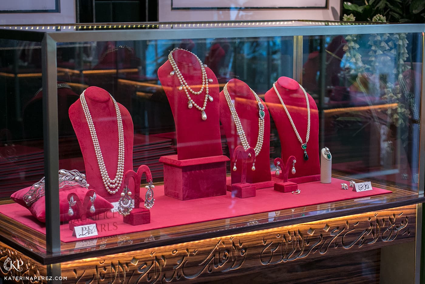 Christie's Magnificent Pearls exhibition display with the necklace in the middle that once belonged to Josephine de Beauharnais