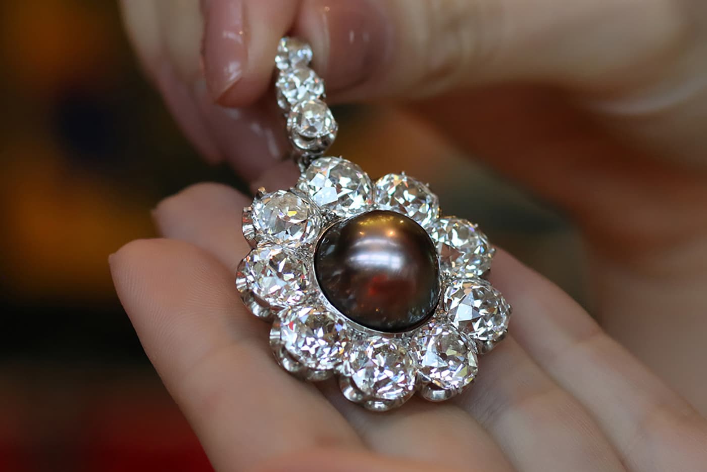 Christie's Magnificent Pearls exhibition pendant by Gilot&Co created for Geraldine Rockefeller Dodge