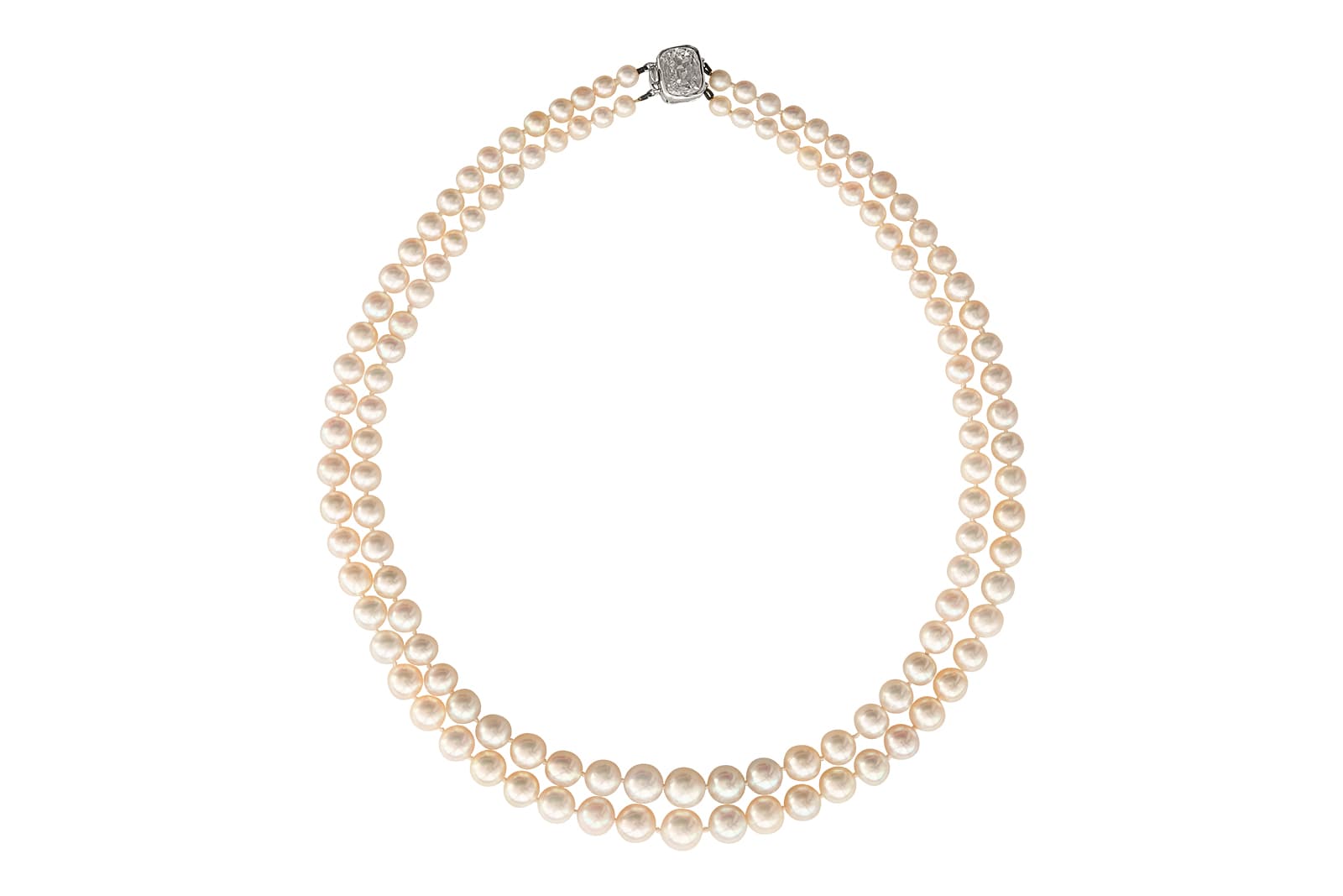 Christie's Magnificent Pearls exhibition necklace with 122 natural saltwater pearls and a cushion-shaped D-colour diamond of 2.73 cts