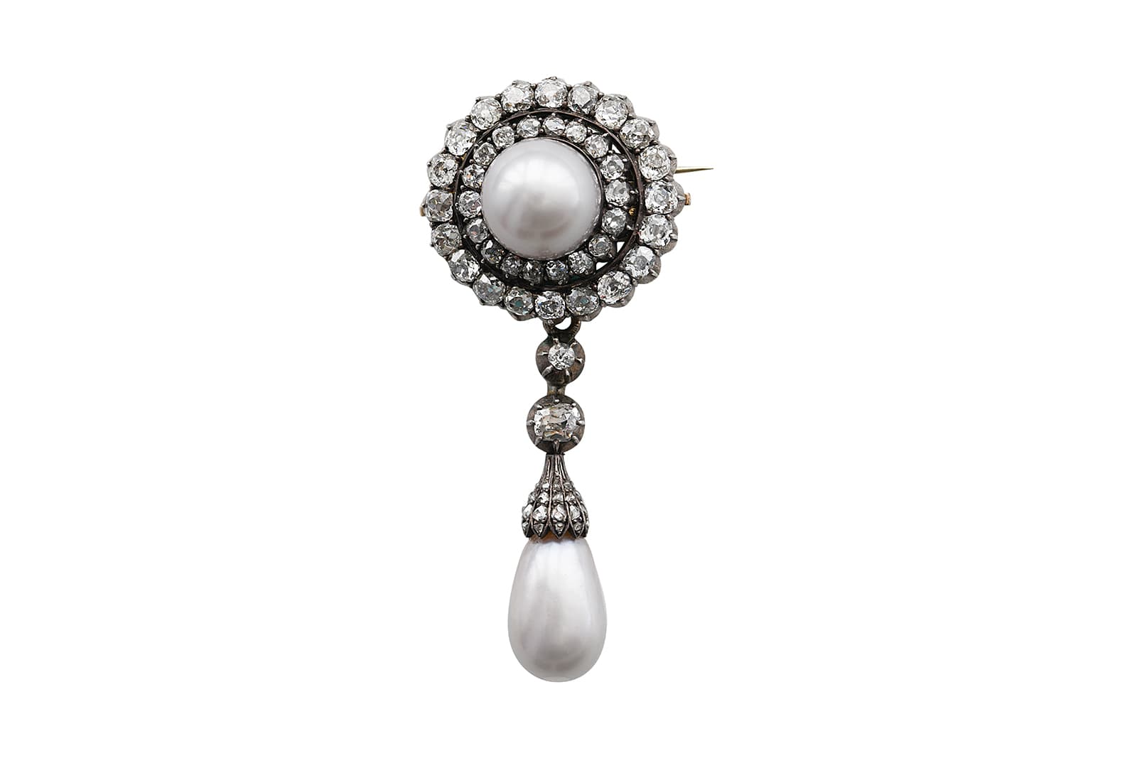  Christie's Magnificent Pearls exhibition brooch of late 19th century embellished with a natural button-shaped grey pearl and diamonds