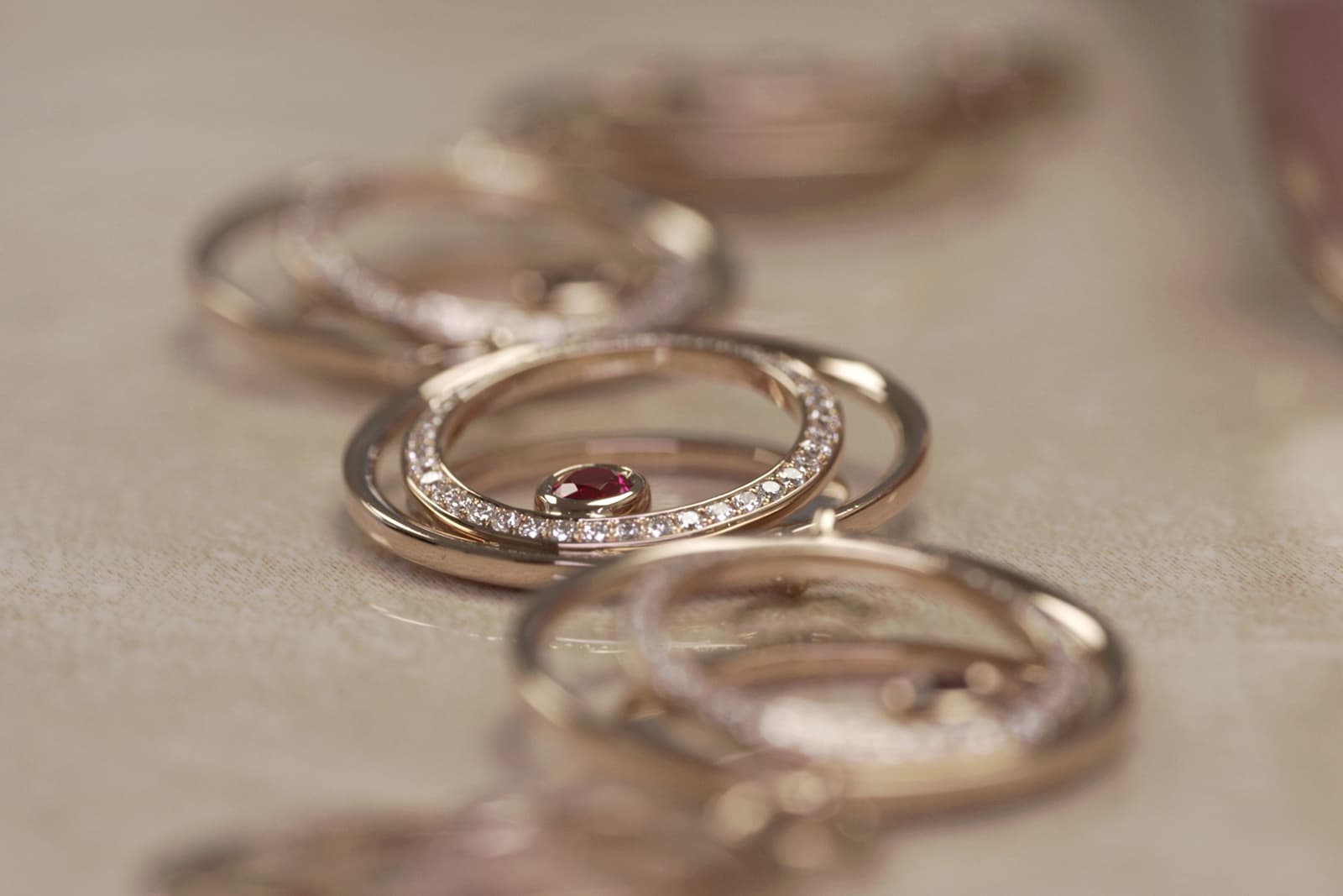  Gübelin Glowing Ember jewellery in the making