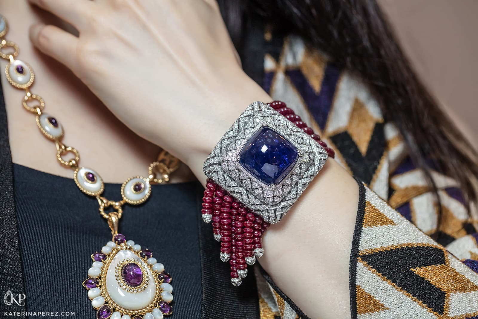  Veschetti secret watch with sugarloaf tanzanite, diamonds and Mozambique ruby beads in 18k white gold, and sautoir with cabochon amethysts, mother-of-pearl and diamonds in 18k yellow gold
