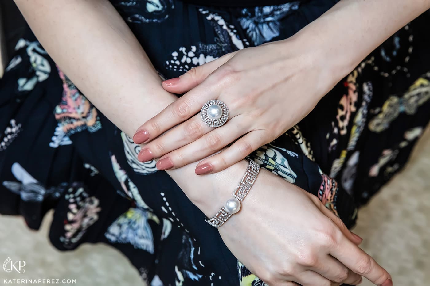  Autore 'Mediterranean' collection ring and bracelet with diamonds and South Sea pearls in 18k white gold