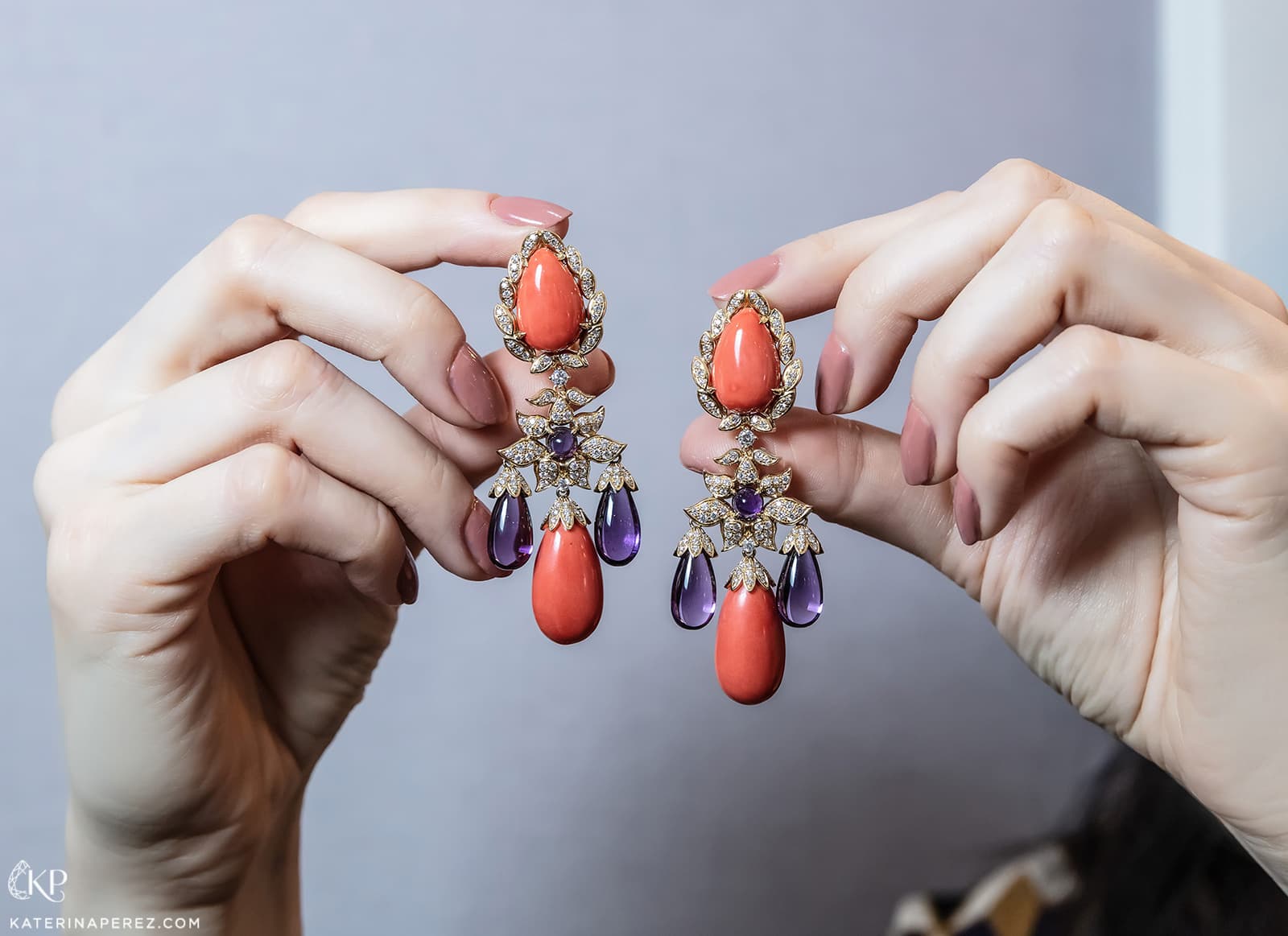 Veschetti chandelier earrings with teardrop shaped coral and amethysts, cabochon amethysts and diamonds in 18k yellow gold