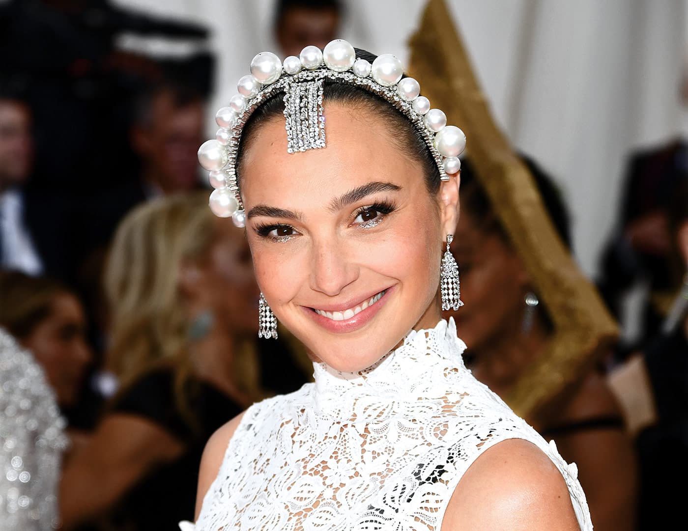 Gal Gadot wearing Tiffany&Co. necklace (as a headpiece) and earrings with diamonds in platinum