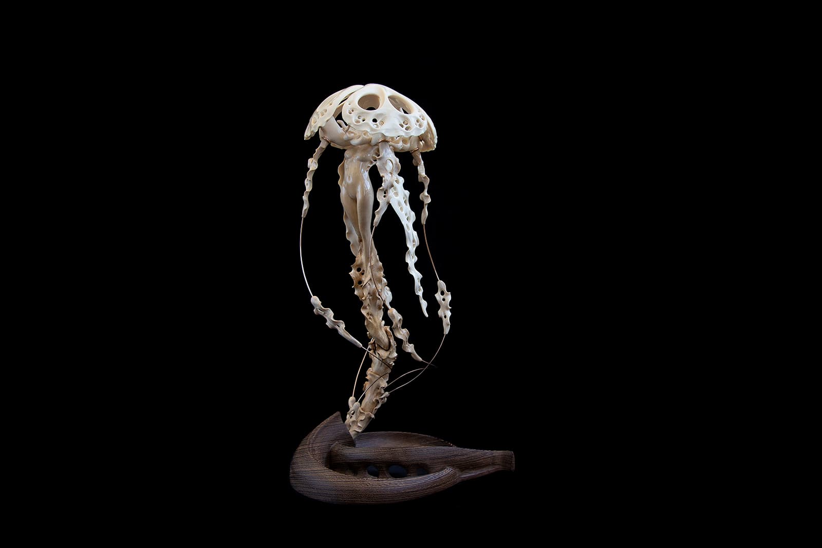  Notivory objet d'art 'Jellyfish' in mammoth tusk