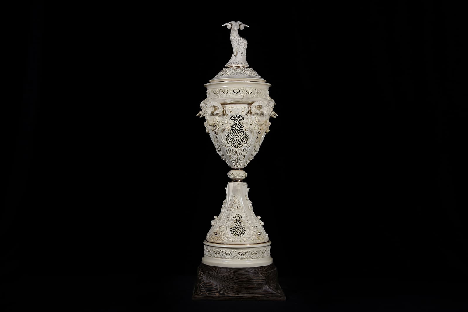  Notivory objet d'art 'Cup of Arkhar' in mammoth tusk and yellow gold