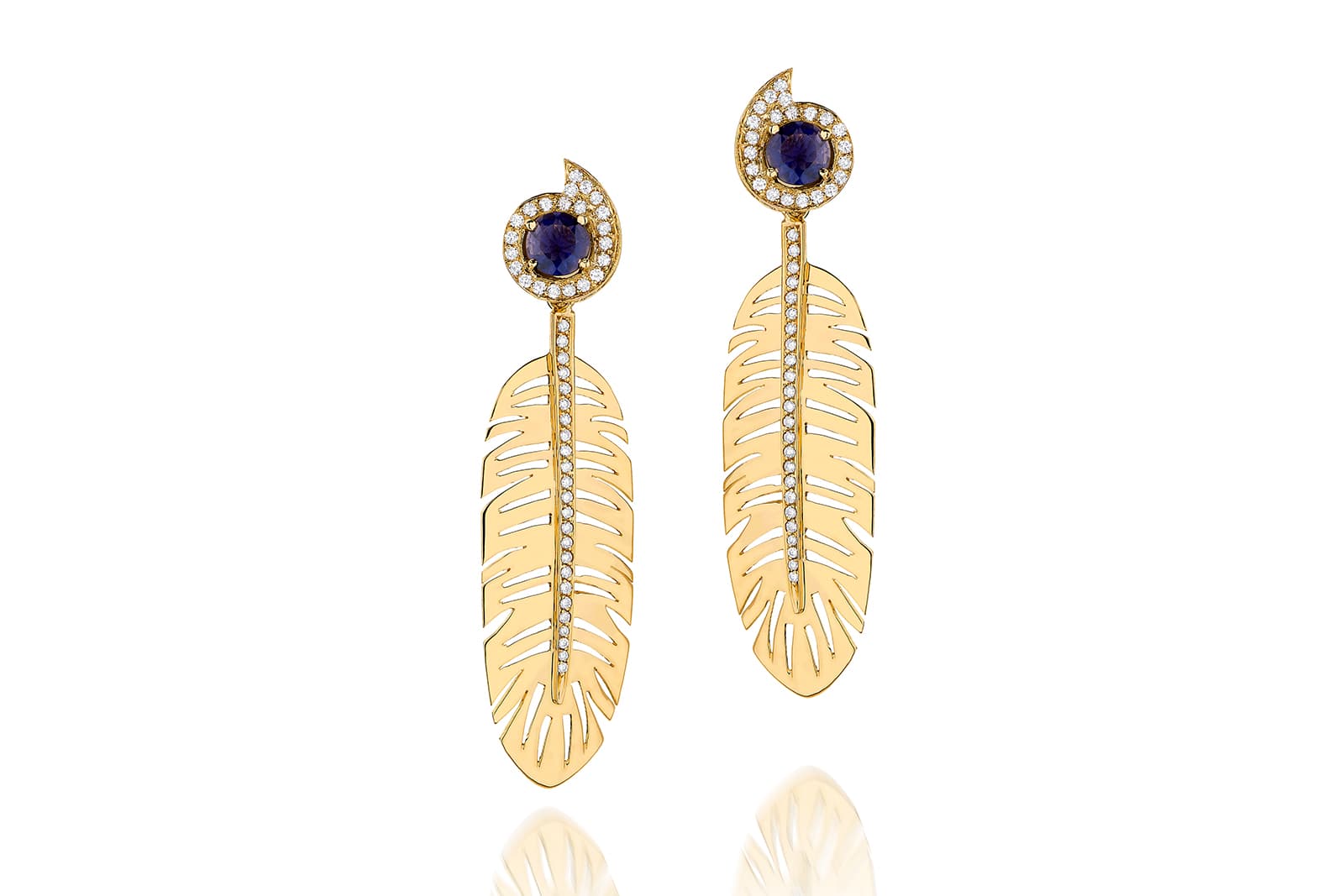  Carol Kauffmann 'Banana Leaf' medium earrings from the 'Botanica' collection with diamonds and 1.20ct iolite in yellow gold