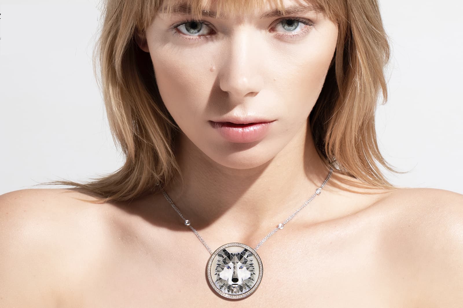 Anna Maccieri Rossi 'Wolf' collection pendant with painted and engraved mother of pearl, sapphires and diamonds in white gold 